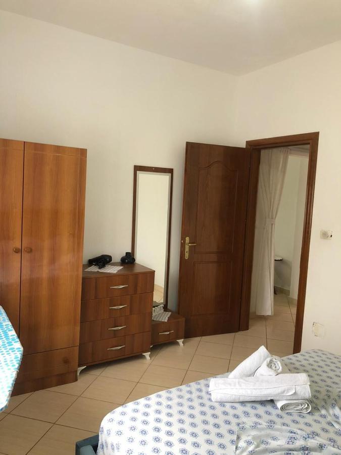 Teo Apartment Sarandë 객실 사진